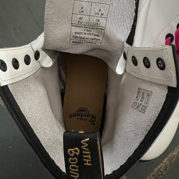 Adult size 9 Dr Martens - Picture 9 of 9